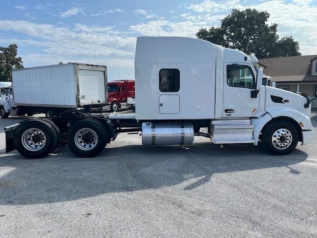 2021 Peterbilt 579-8