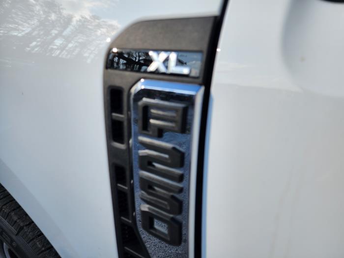 2025 Ford F-250-11