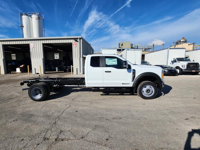 2025 Ford F-550-4