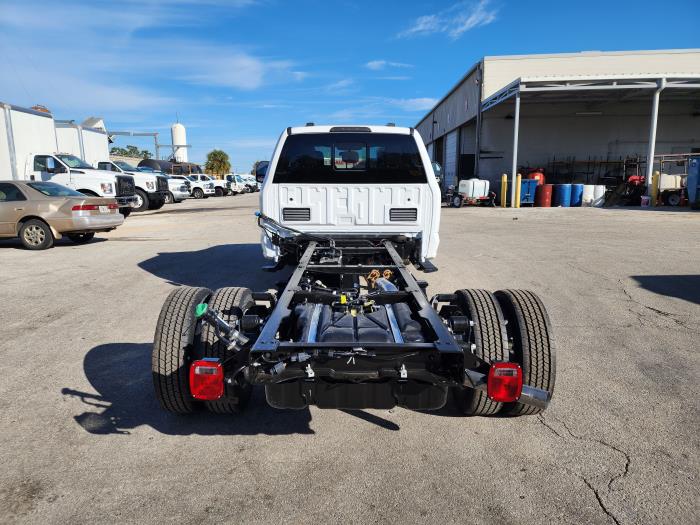 2025 Ford F-550-6