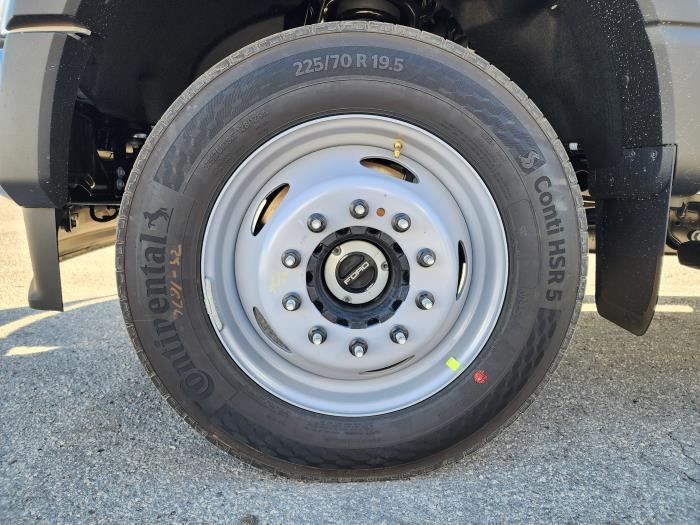 2025 Ford F-550-10