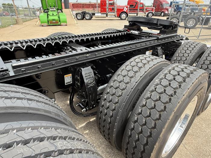 2026 Peterbilt 589-12