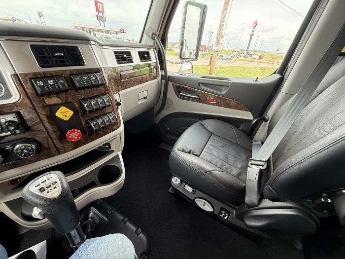 2026 Peterbilt 589-18