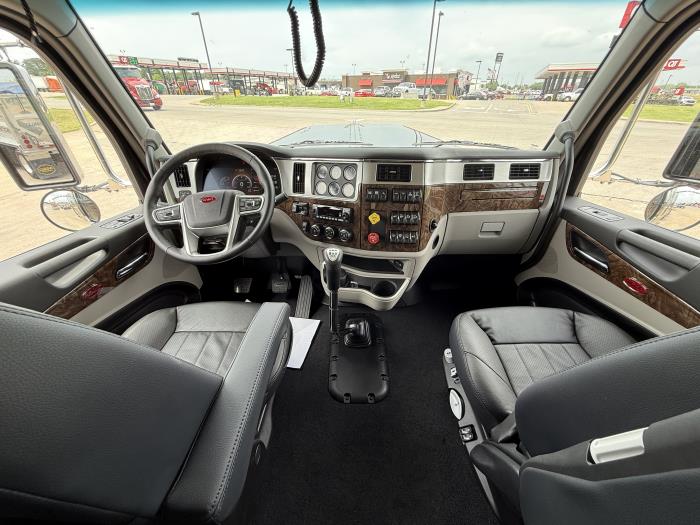 2026 Peterbilt 589-34