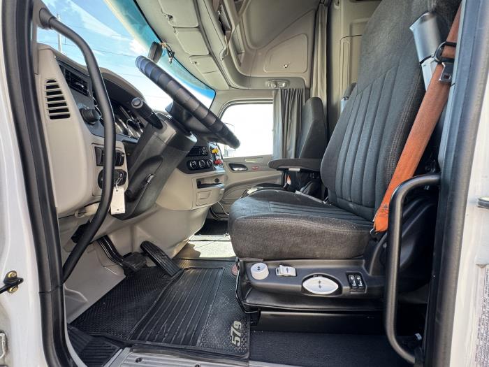 2021 Peterbilt 579-16