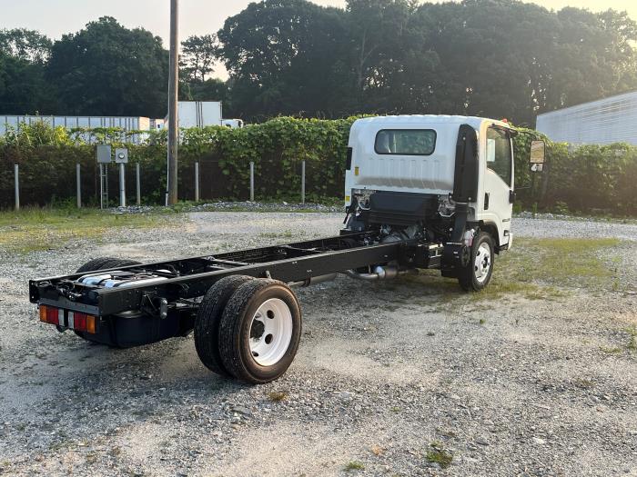 2025 Isuzu NPR-HD-1