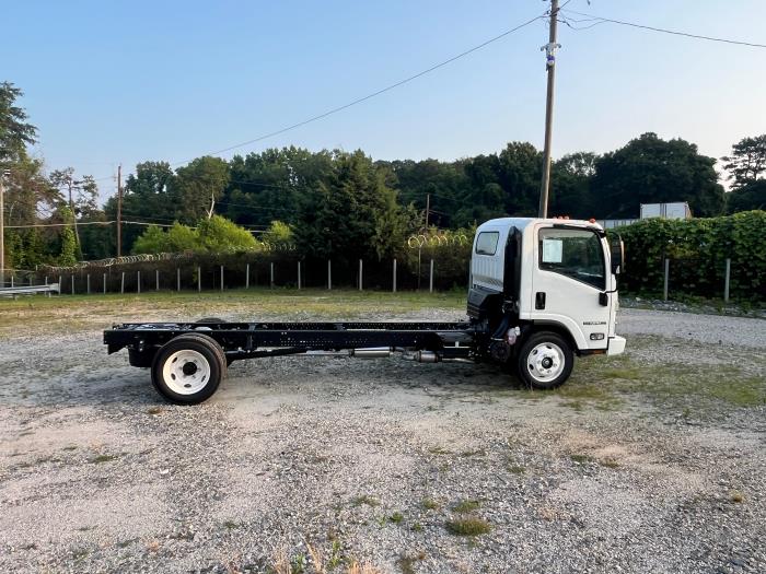 2025 Isuzu NPR-HD-2