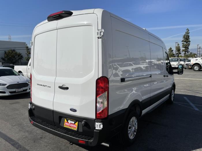 2025 Ford Transit-250-5