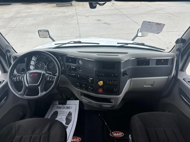 2021 Peterbilt 579-8