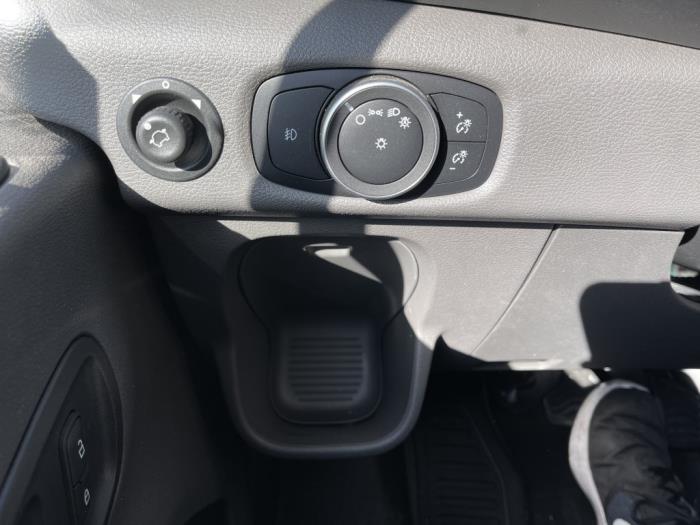 2025 Ford Transit-250-31