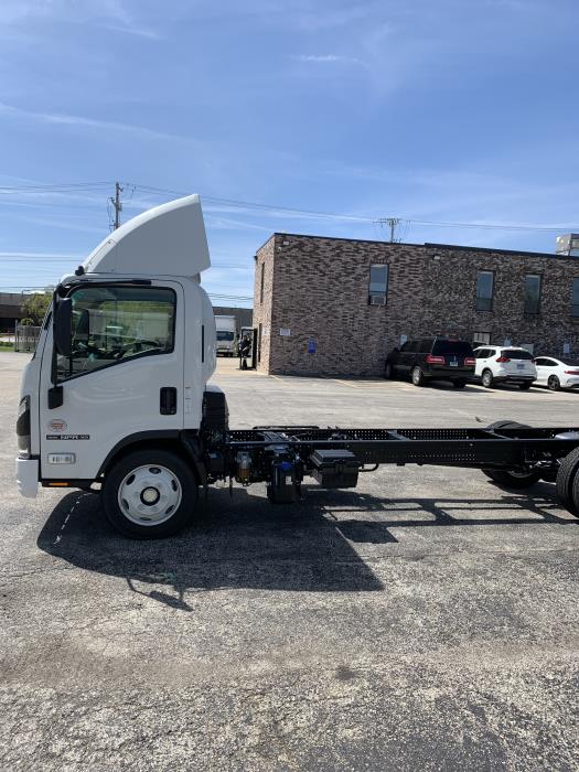 2025 Isuzu NPR-XD-6