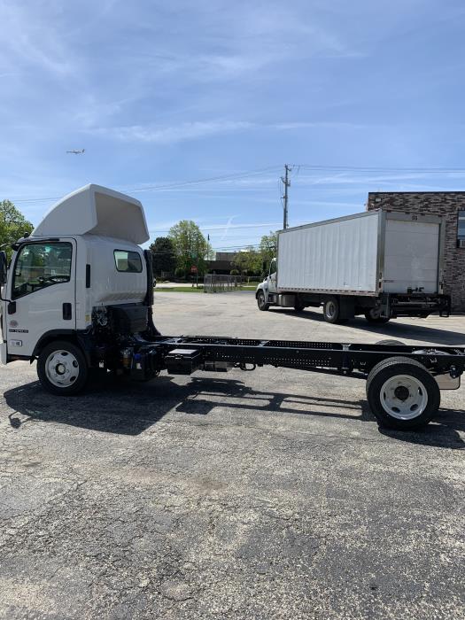2025 Isuzu NPR-XD-9