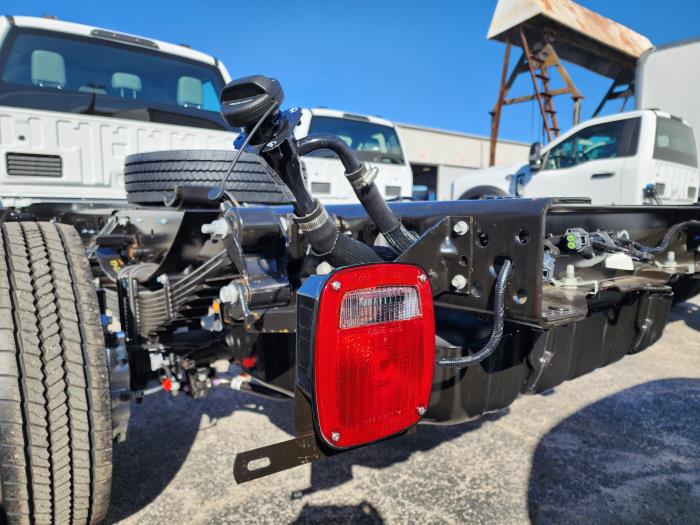 2025 Ford F-550-12