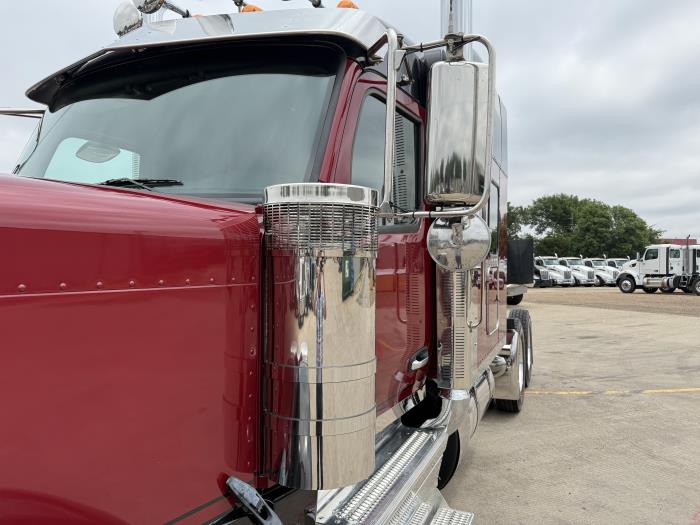 2024 Peterbilt 589-14