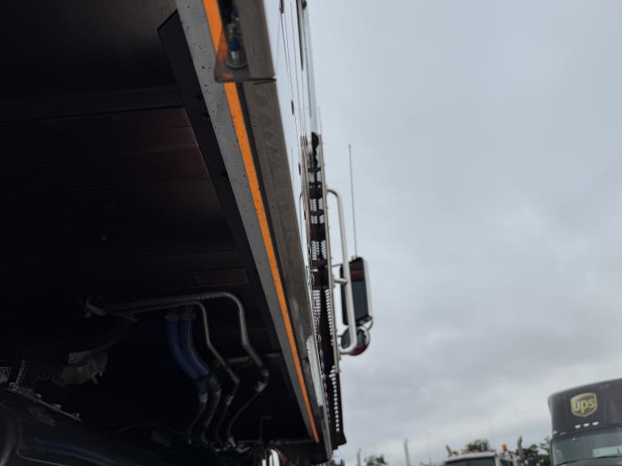 2024 Peterbilt 589-74