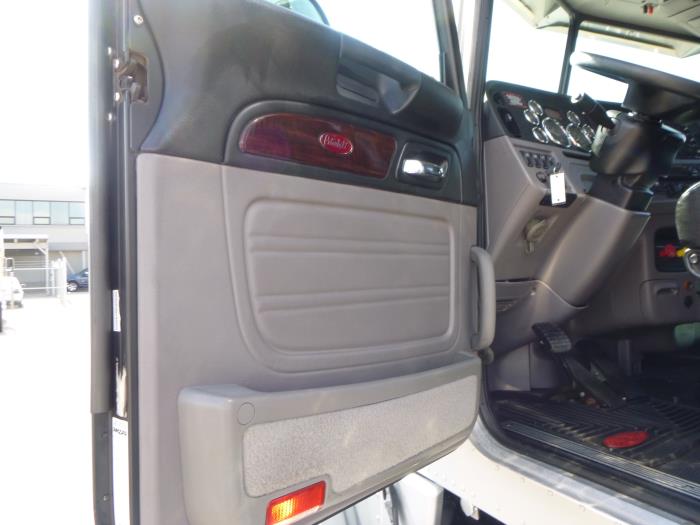2020 Peterbilt 389-18