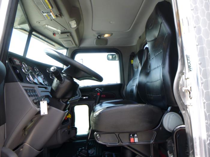 2020 Peterbilt 389-19