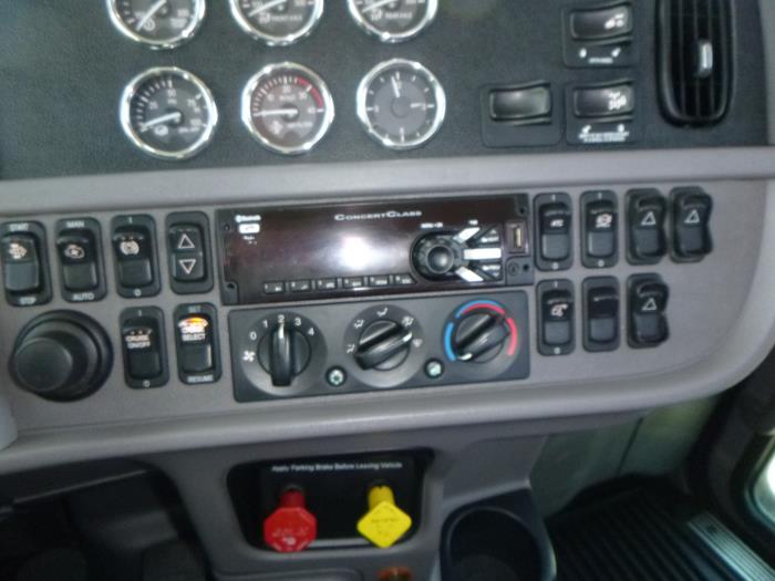 2020 Peterbilt 389-25