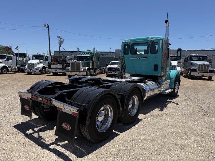 2023 Peterbilt 567-26
