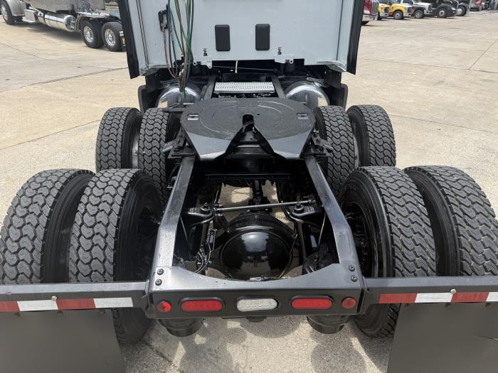 2021 Peterbilt 579-4