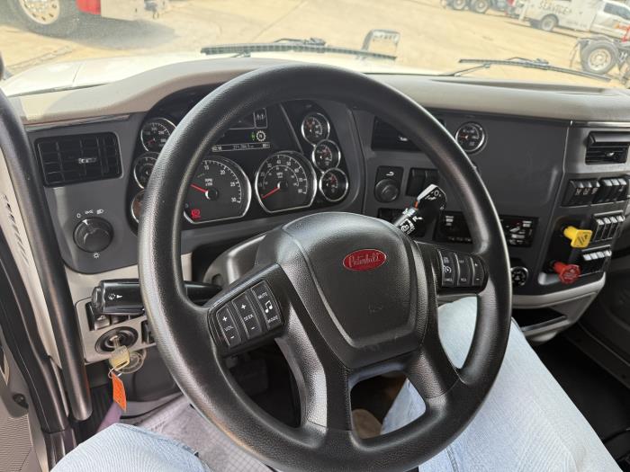 2021 Peterbilt 579-31