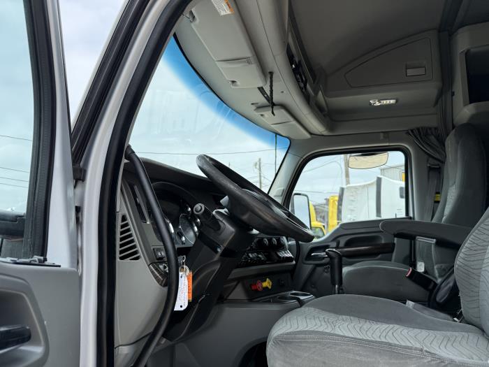 2019 Kenworth T880-28