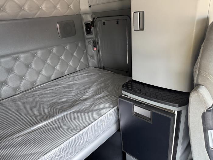 2019 Kenworth T880-38
