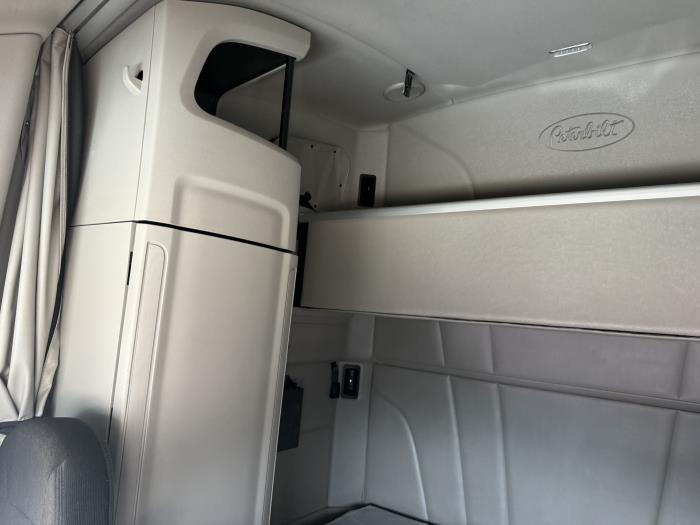 2021 Peterbilt 579-35