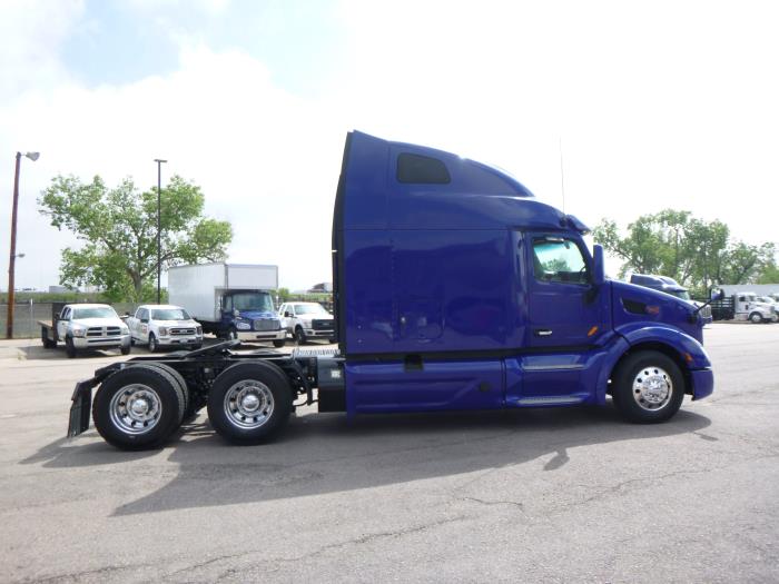 2022 Peterbilt 579-8