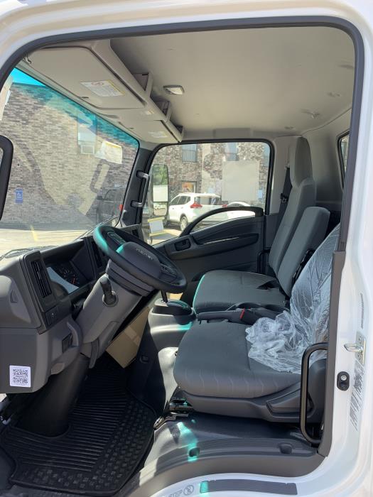 2025 Isuzu NPR photo 4