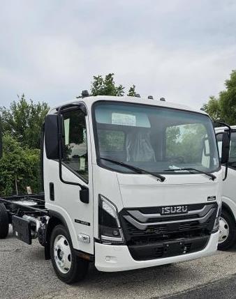 2025 Isuzu NRR-6