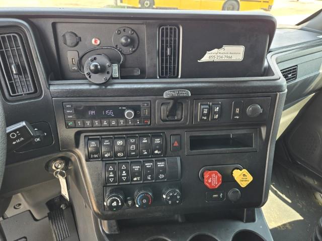 2022 International LT625-12