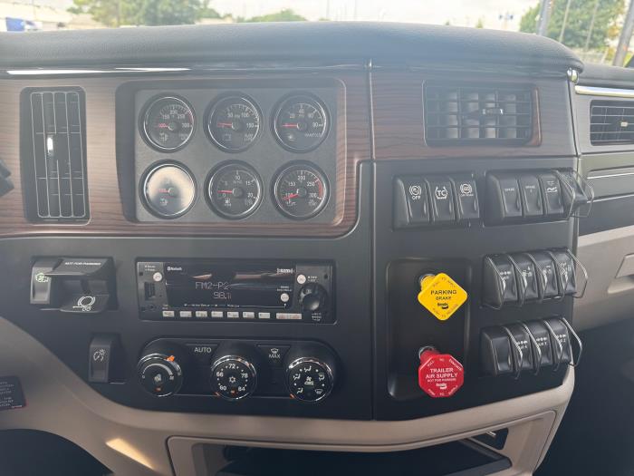 2026 Peterbilt 579-15