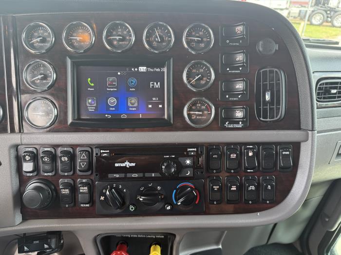 2022 Peterbilt 389-6