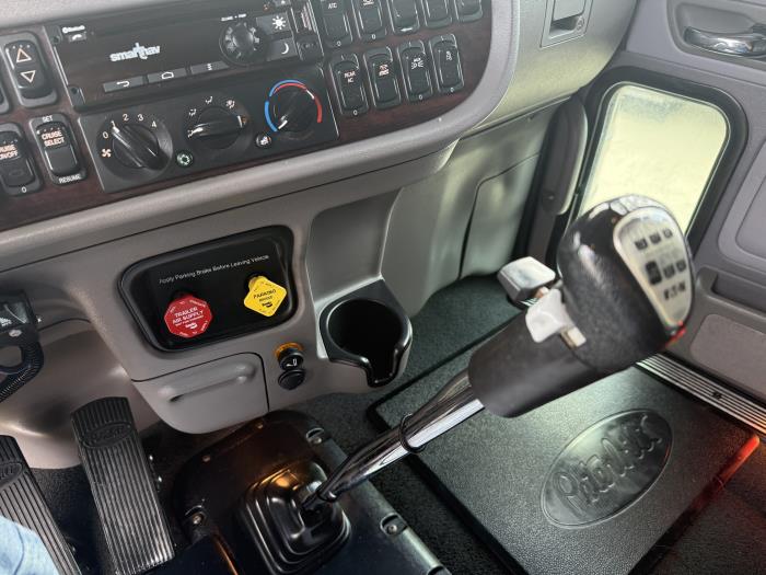 2022 Peterbilt 389-7