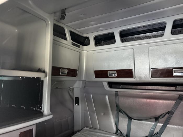 2022 Peterbilt 389-12