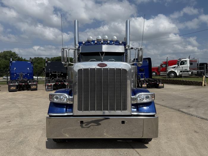 2022 Peterbilt 389-2