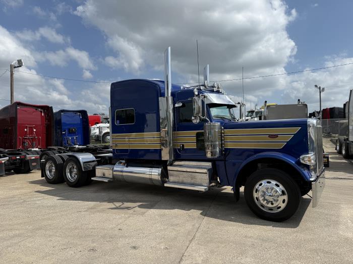 2022 Peterbilt 389-3