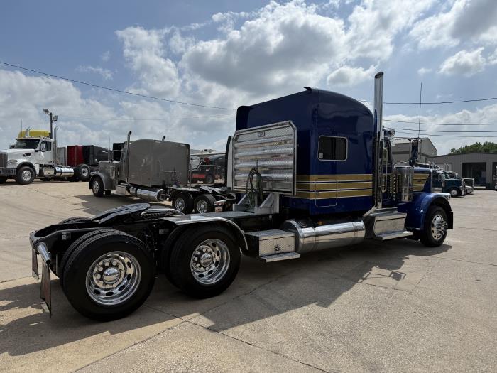 2022 Peterbilt 389-32