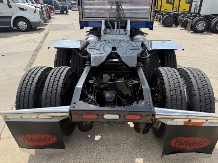 2022 Peterbilt 389-35