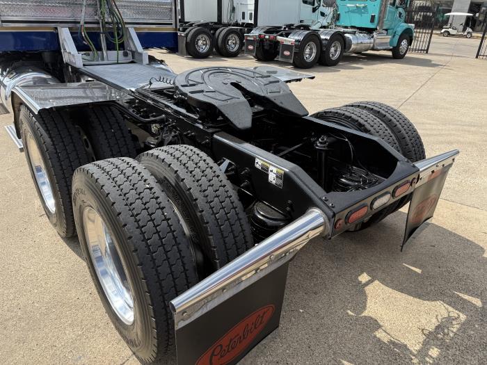 2022 Peterbilt 389-36