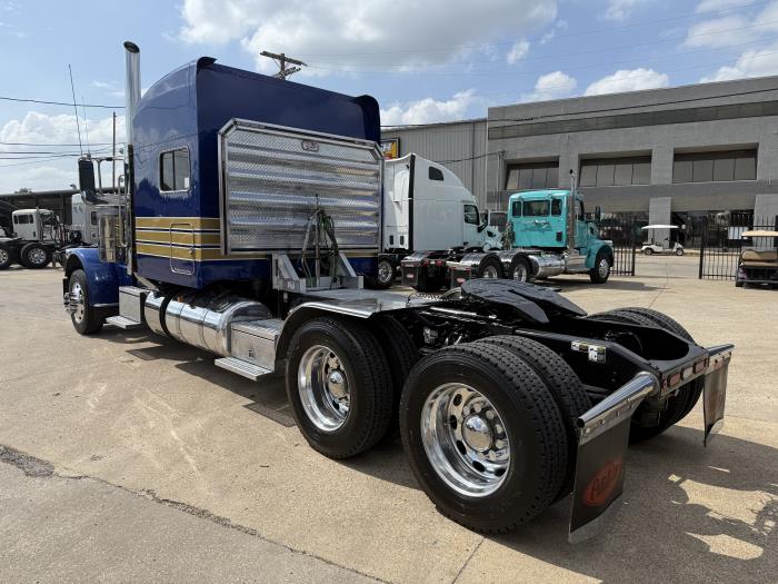 2022 Peterbilt 389-37