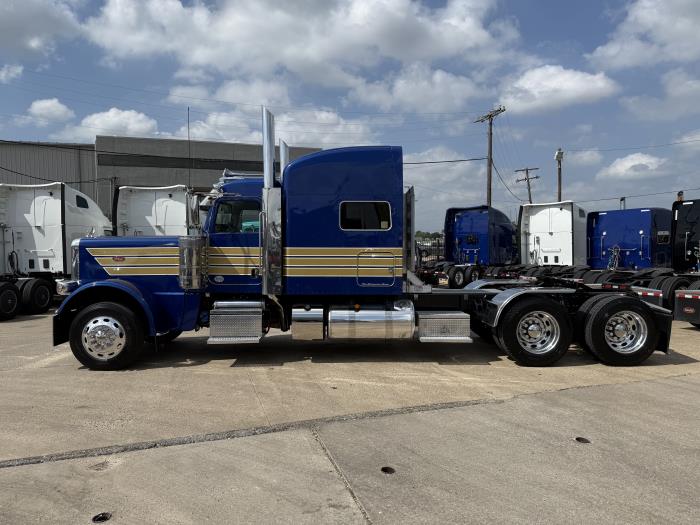 2022 Peterbilt 389-42