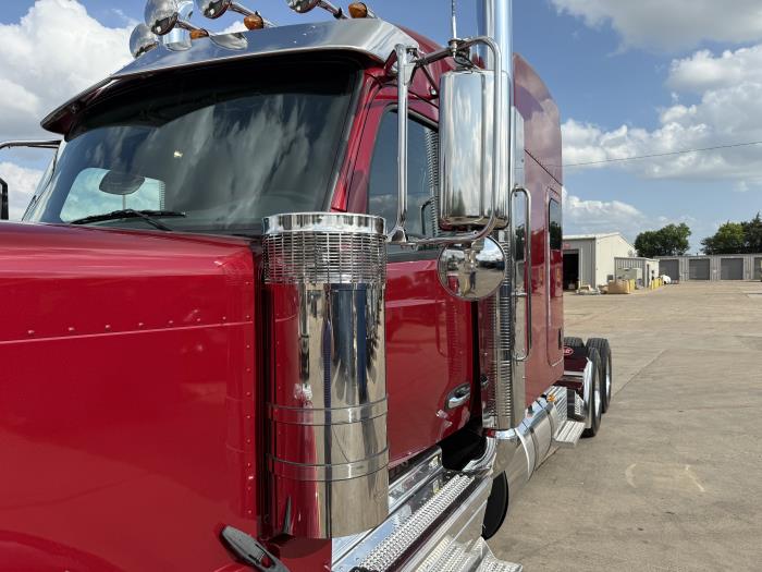 2026 Peterbilt 589-14
