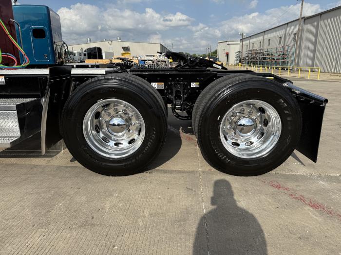 2026 Peterbilt 589-18