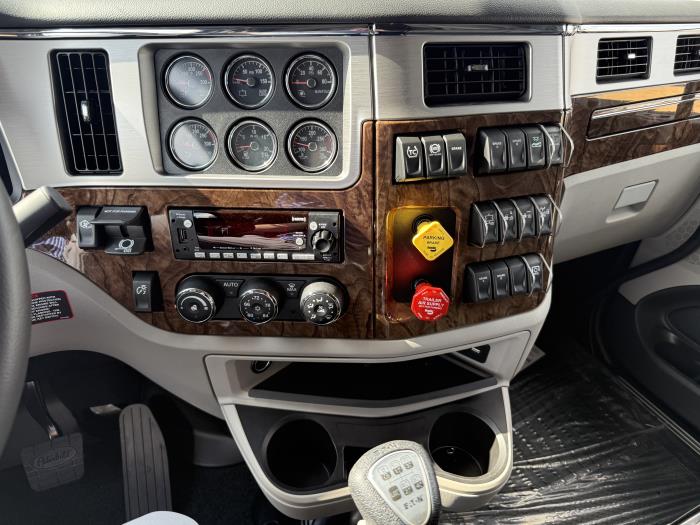 2026 Peterbilt 589-36