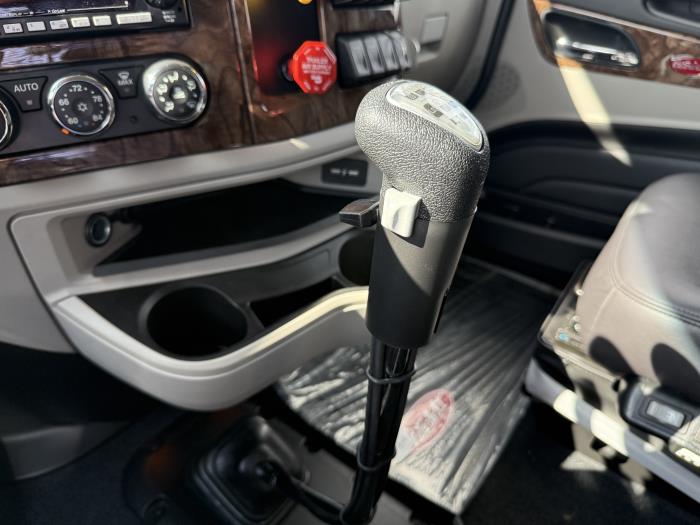 2026 Peterbilt 589-40