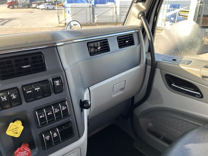 2020 Peterbilt 567-28