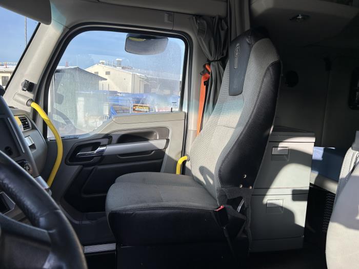 2021 Kenworth T680-25
