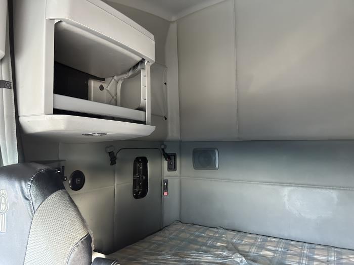 2021 Kenworth T680-28